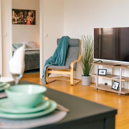 Balcony Apartment, 1 Min To Metro, Perfect For Long Stay Wien Eksteriør bilde
